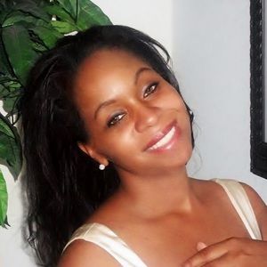 Meet your Posher, Romella